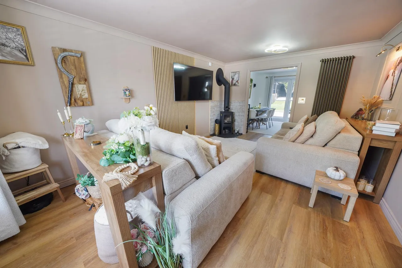 Royston Court, Neath, SA10, photo 8