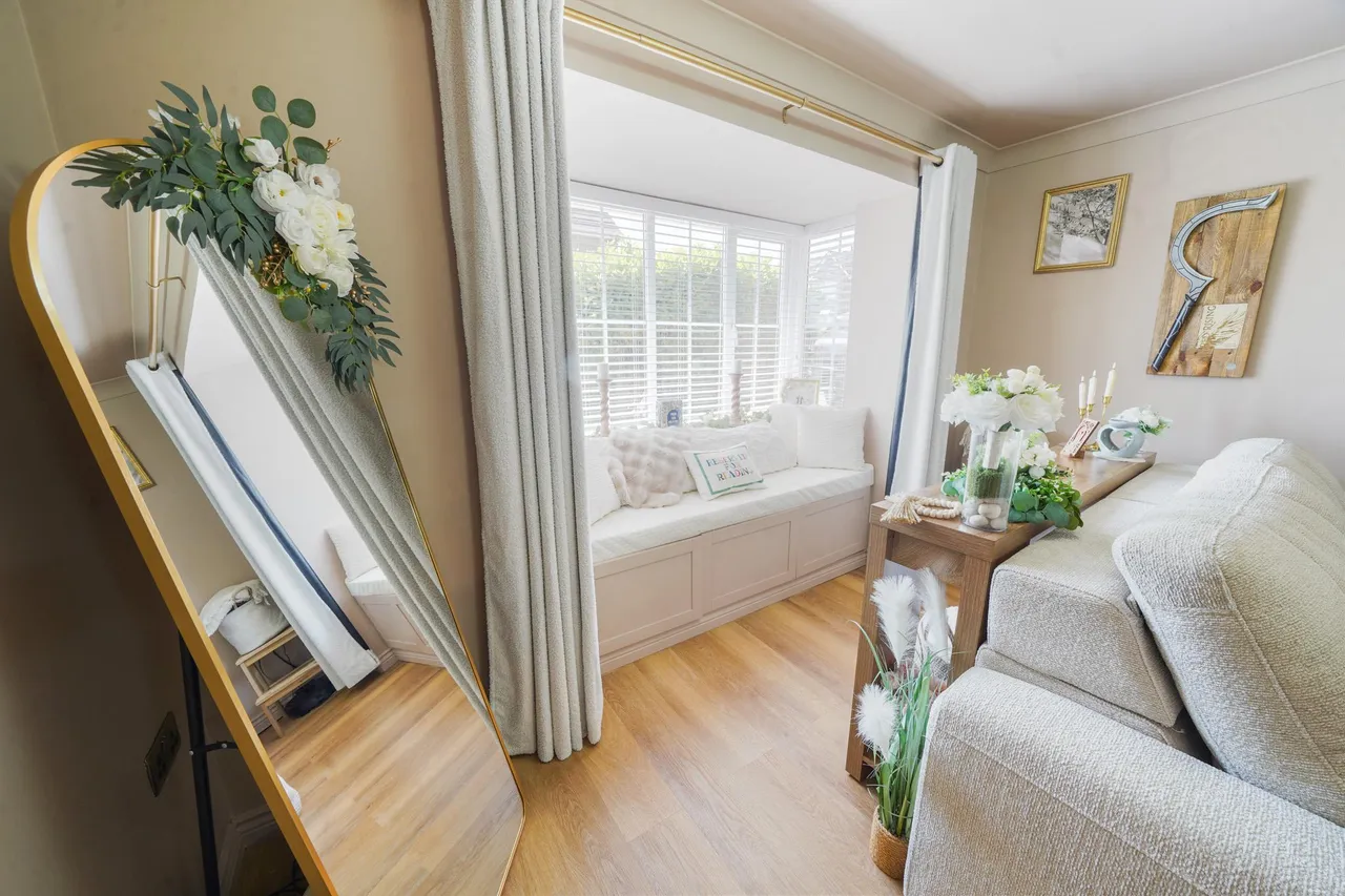 Royston Court, Neath, SA10, photo 7
