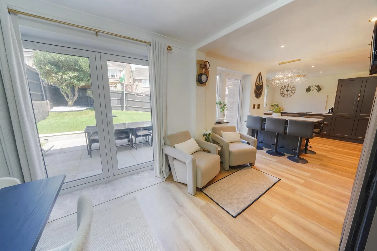 Royston Court, Neath, SA10, photo 2