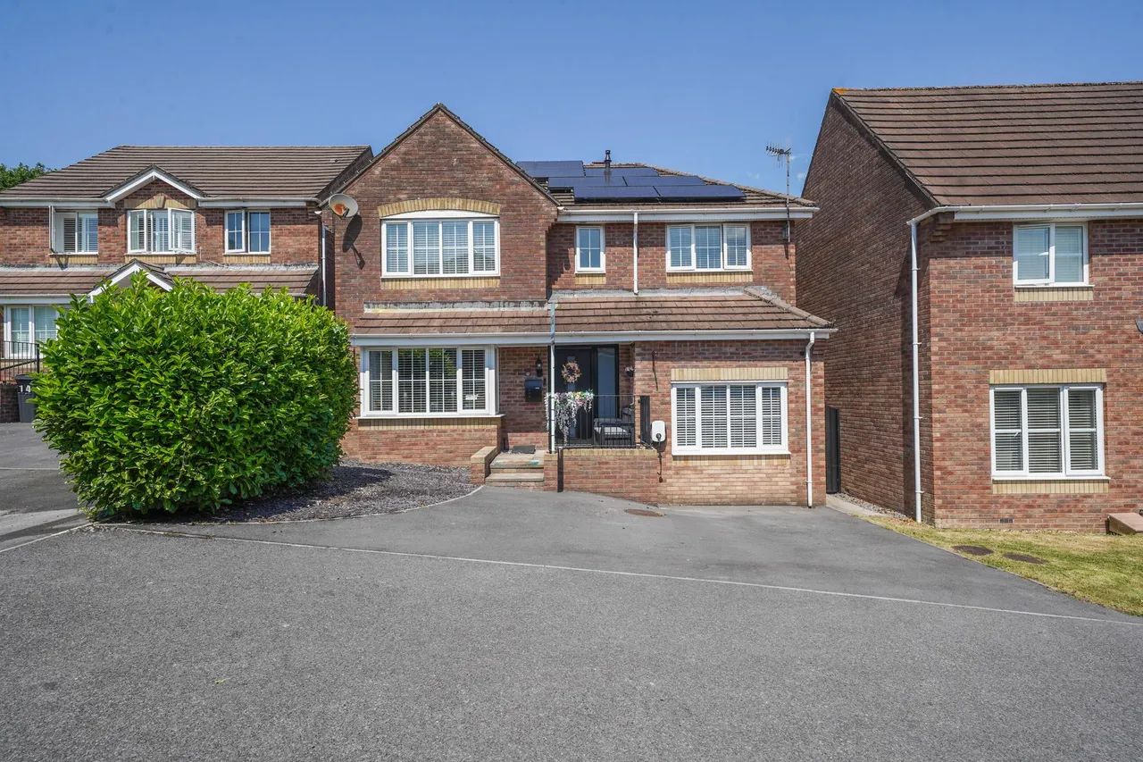 Royston Court, Neath, SA10, photo 5