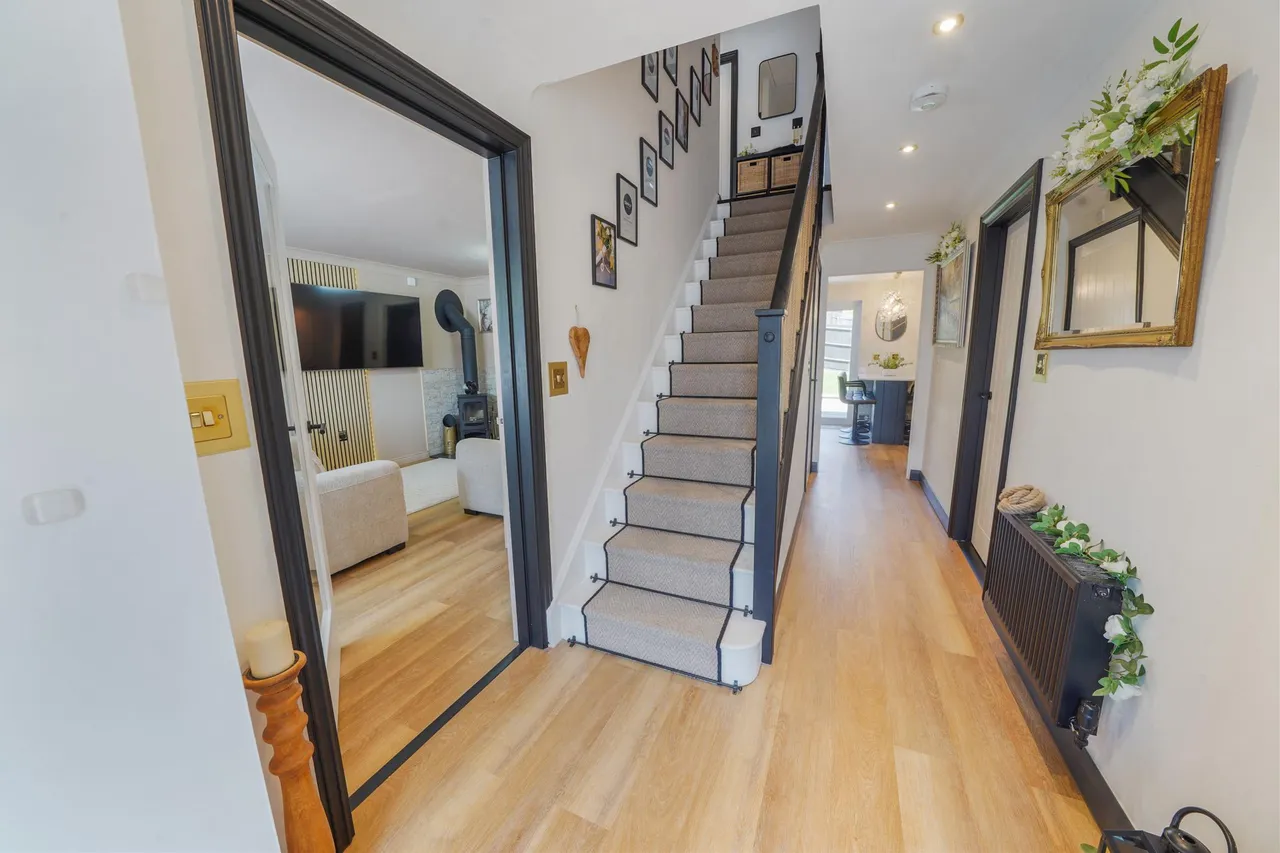 Royston Court, Neath, SA10, photo 6
