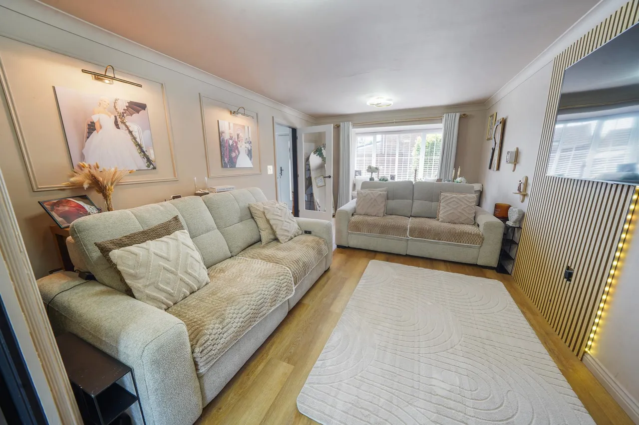 Royston Court, Neath, SA10, photo 9