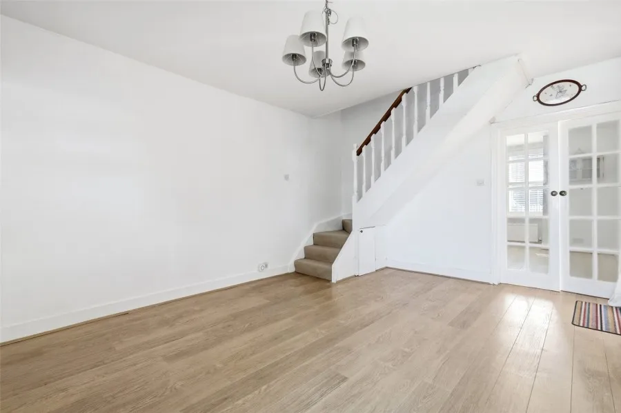 with 3 bedrooms in Theydon Bois, Epping, CM16, photo 5