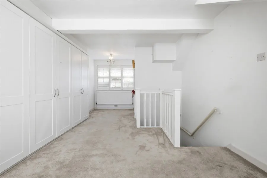 with 3 bedrooms in Theydon Bois, Epping, CM16, photo 7