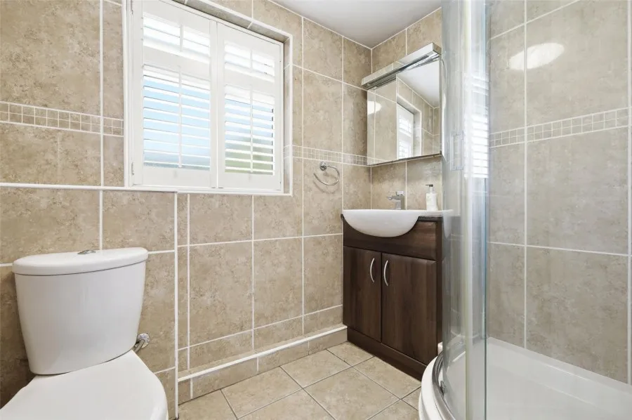 with 3 bedrooms in Theydon Bois, Epping, CM16, photo 6