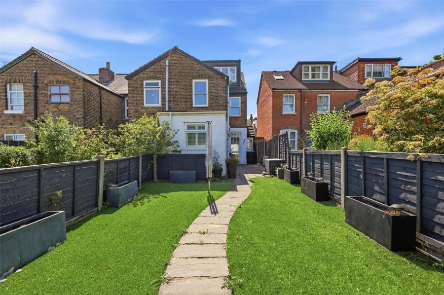 with 3 bedrooms in Theydon Bois, Epping, CM16, photo 10