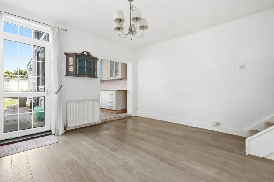 with 3 bedrooms in Theydon Bois, Epping, CM16, photo 14