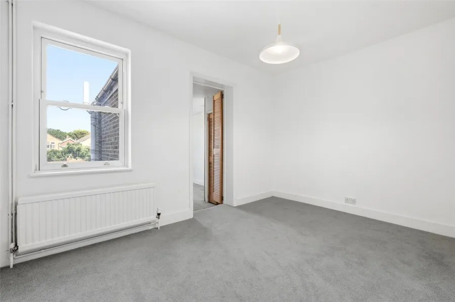 with 3 bedrooms in Theydon Bois, Epping, CM16, photo 16