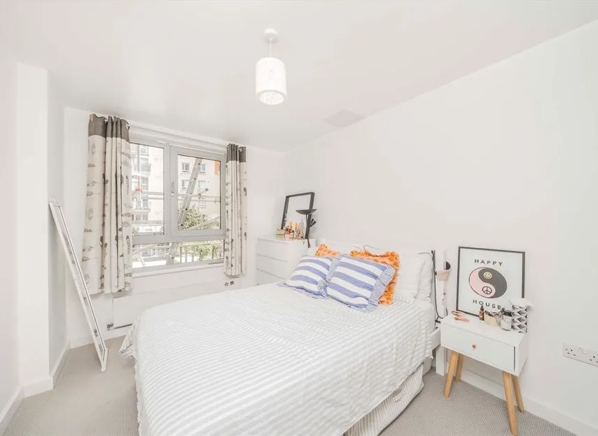 Buckler Court, Holloway, N7, photo 5
