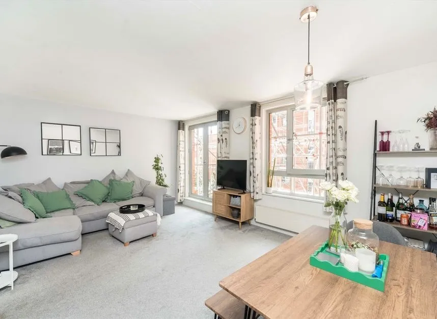 2 bed flat for sale — Buckler Court, Holloway, N7