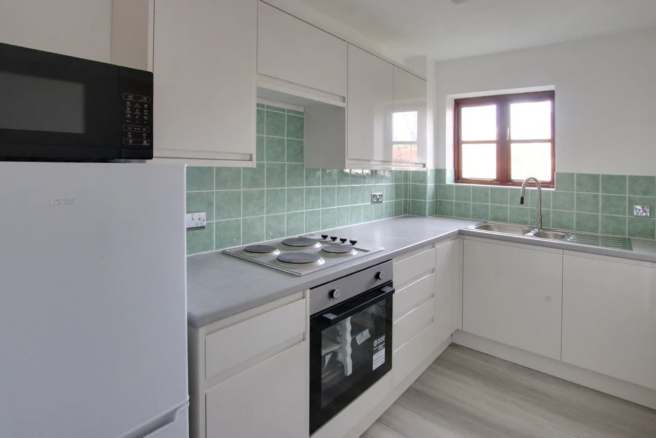 Flat 6, Crittenden Lodge Pond Cottage Lane, West Wickham, BR4 0QD, photo 3