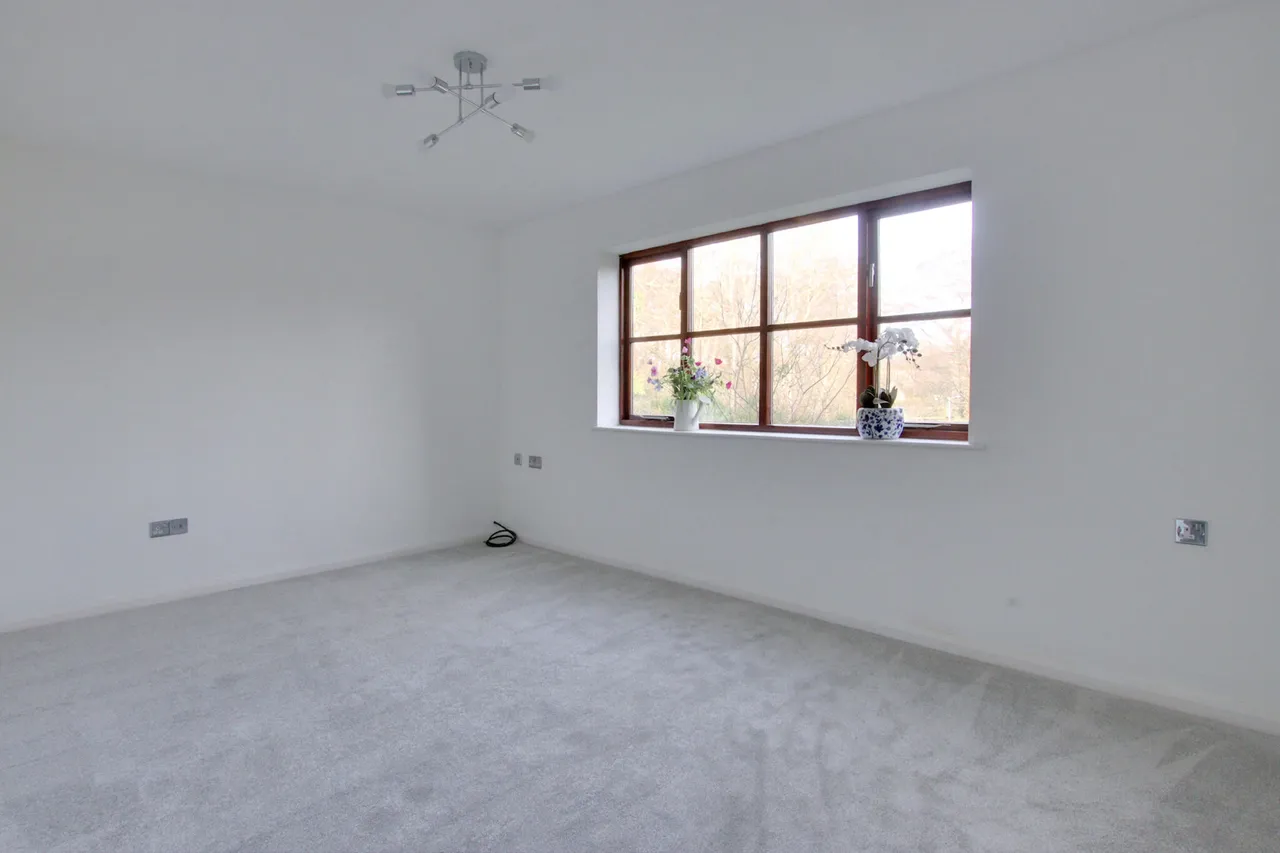 Flat 6, Crittenden Lodge Pond Cottage Lane, West Wickham, BR4 0QD, photo 2