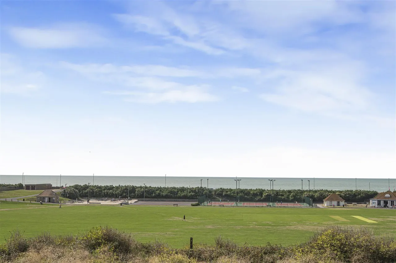 St Crispians, Seaford, photo 5