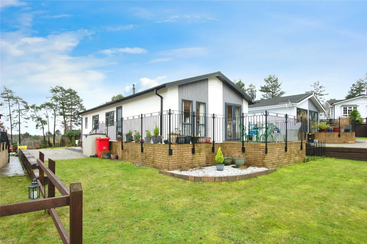 2 bed mobile home for sale, Maple Walk, Ringwood, BH24