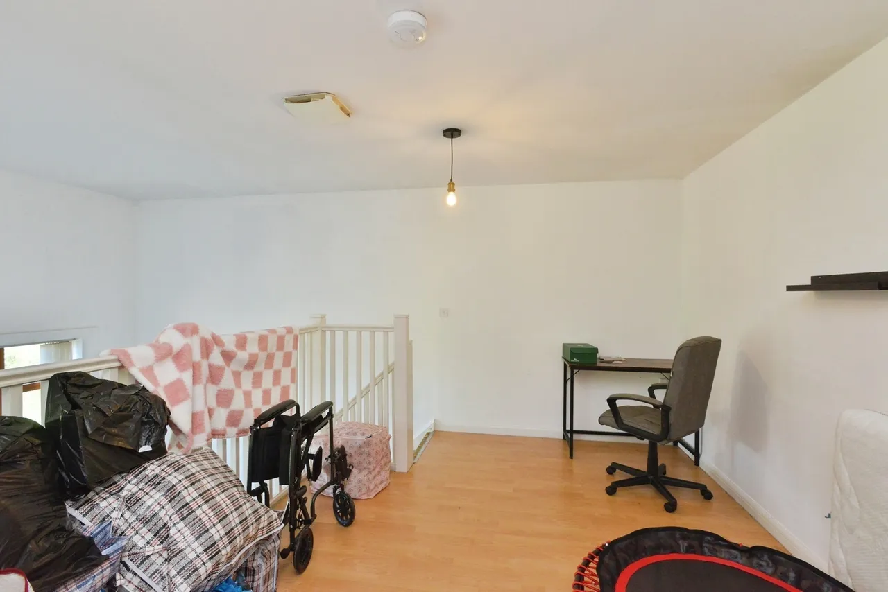 Reynolds Place, Grange Farm, Milton Keynes, Buckinghamshire, MK8, photo 9
