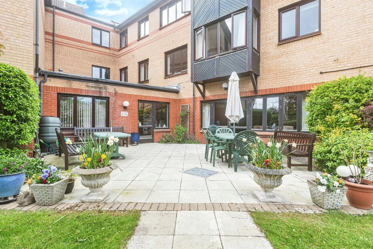 1 bed flat for sale — Fairacres Road, Didcot