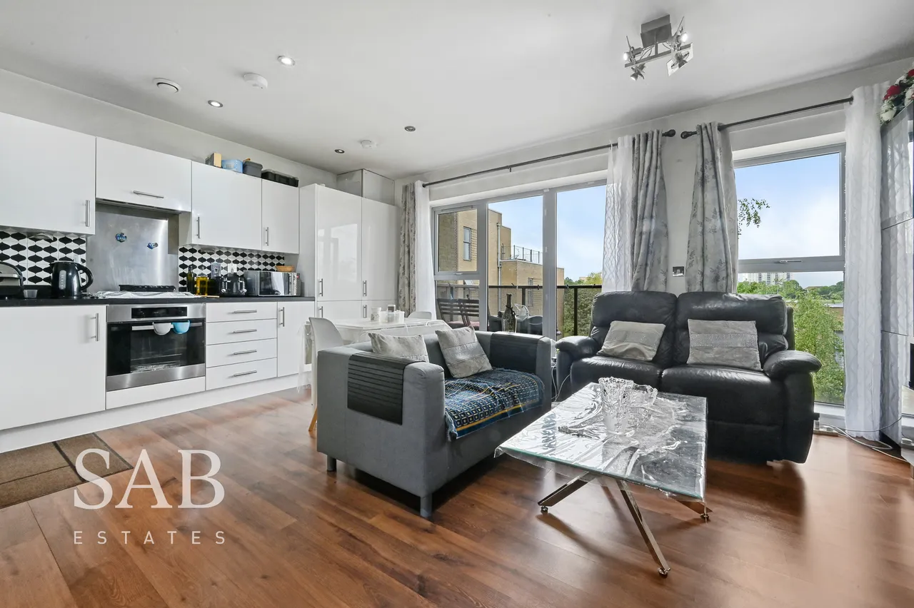2 bed flat for sale, Rectory Park Avenue, Northolt, UB5