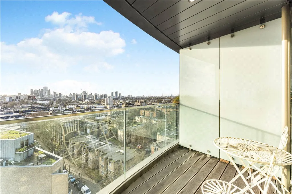 1 bed flat for sale, Kingsland High Street, London, E8