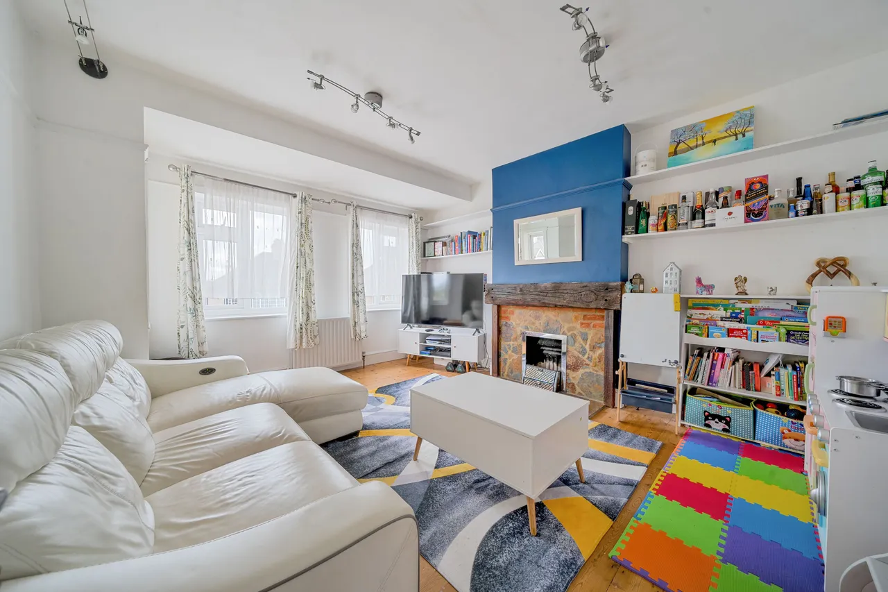 3 bed flat for sale — 58a Beechmount Avenue, London