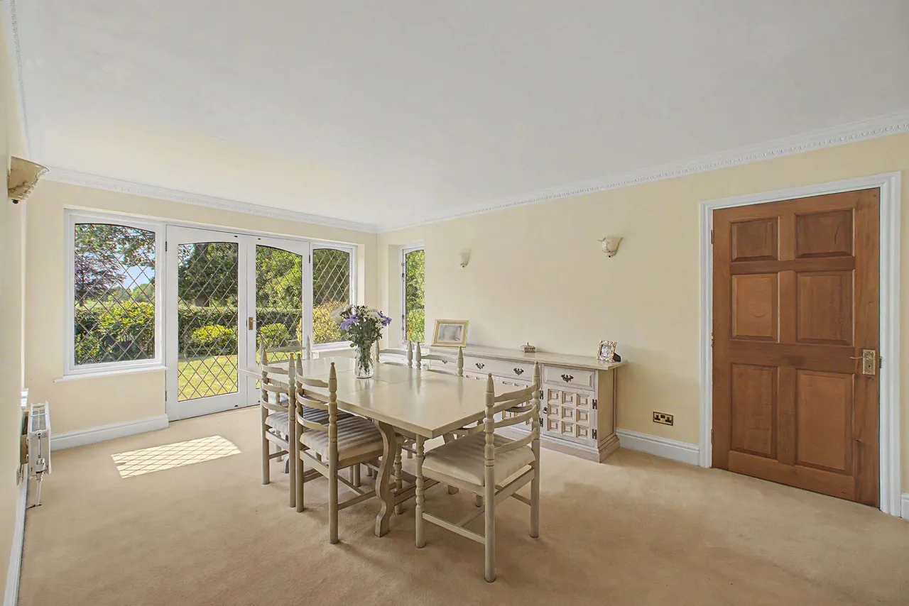 Brooks Drive, Altrincham, photo 5