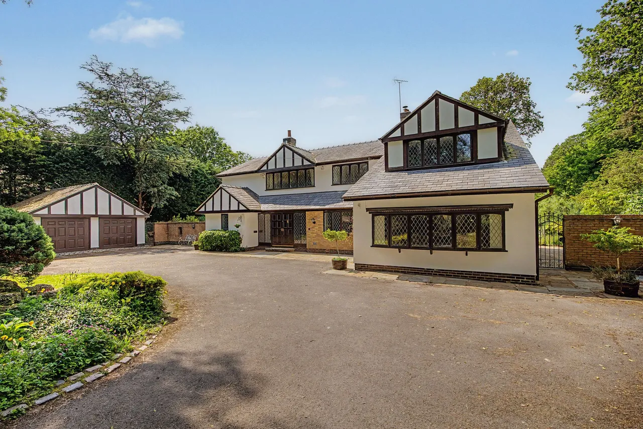 Brooks Drive, Altrincham, photo 14