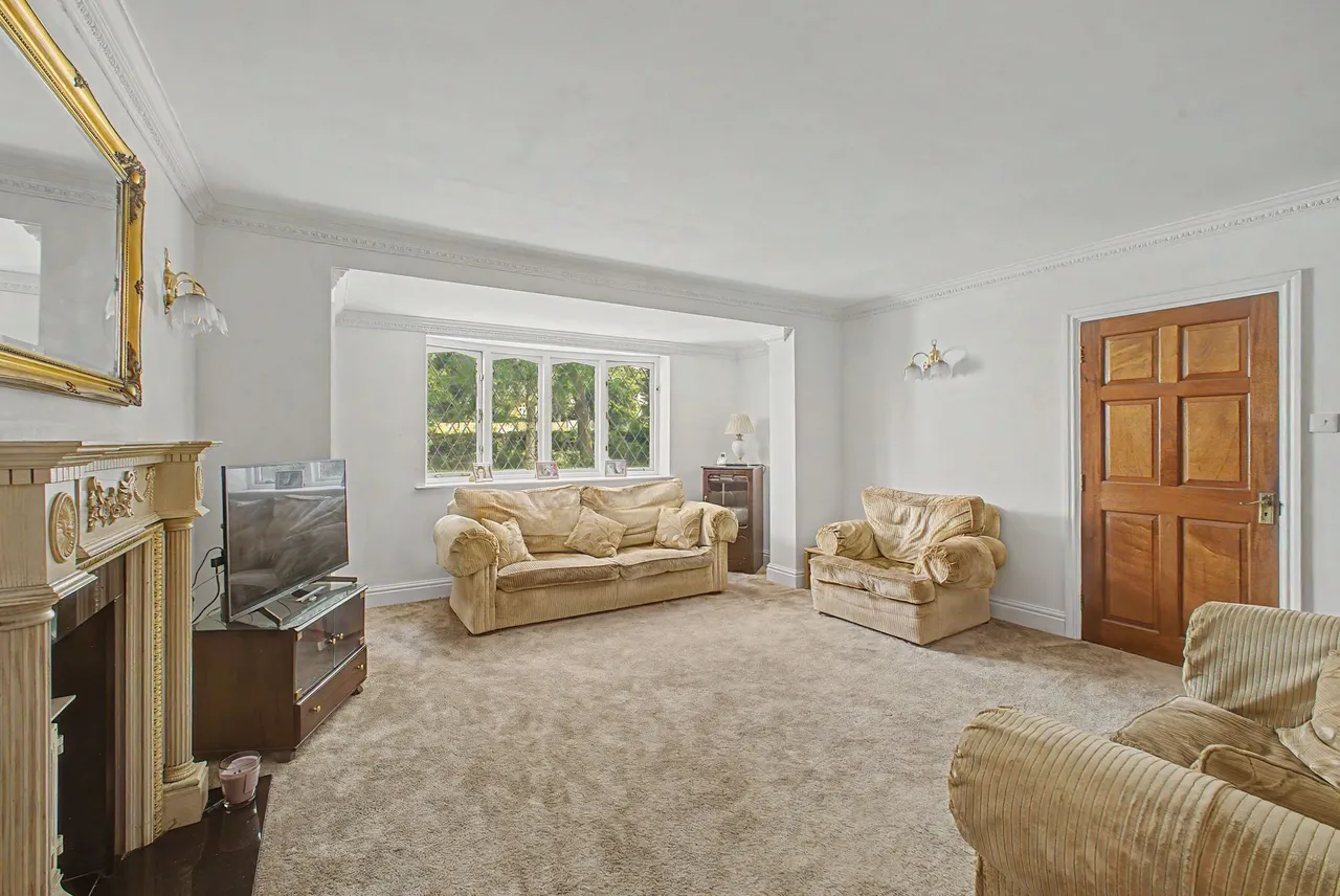 Brooks Drive, Altrincham, photo 6