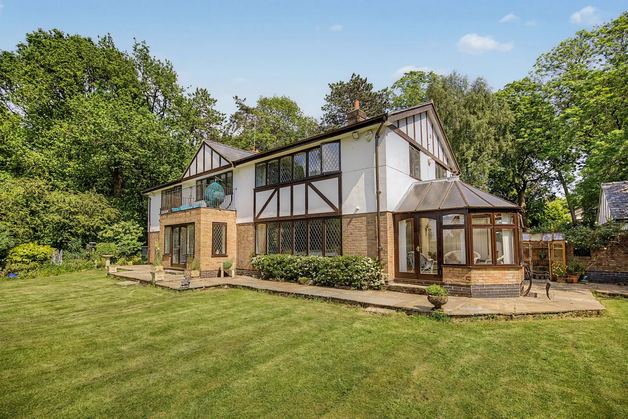 Brooks Drive, Altrincham, photo 12