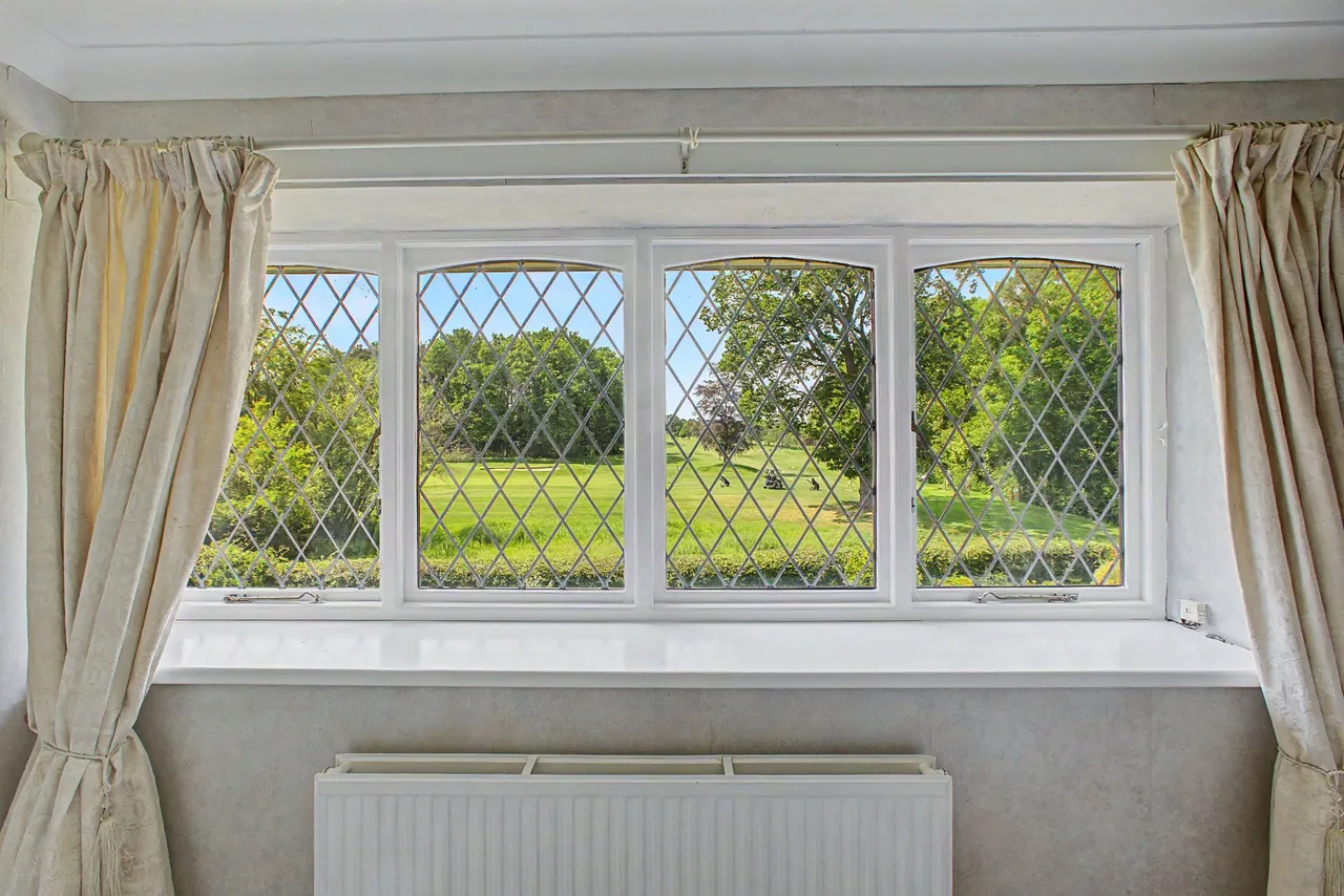 Brooks Drive, Altrincham, photo 10