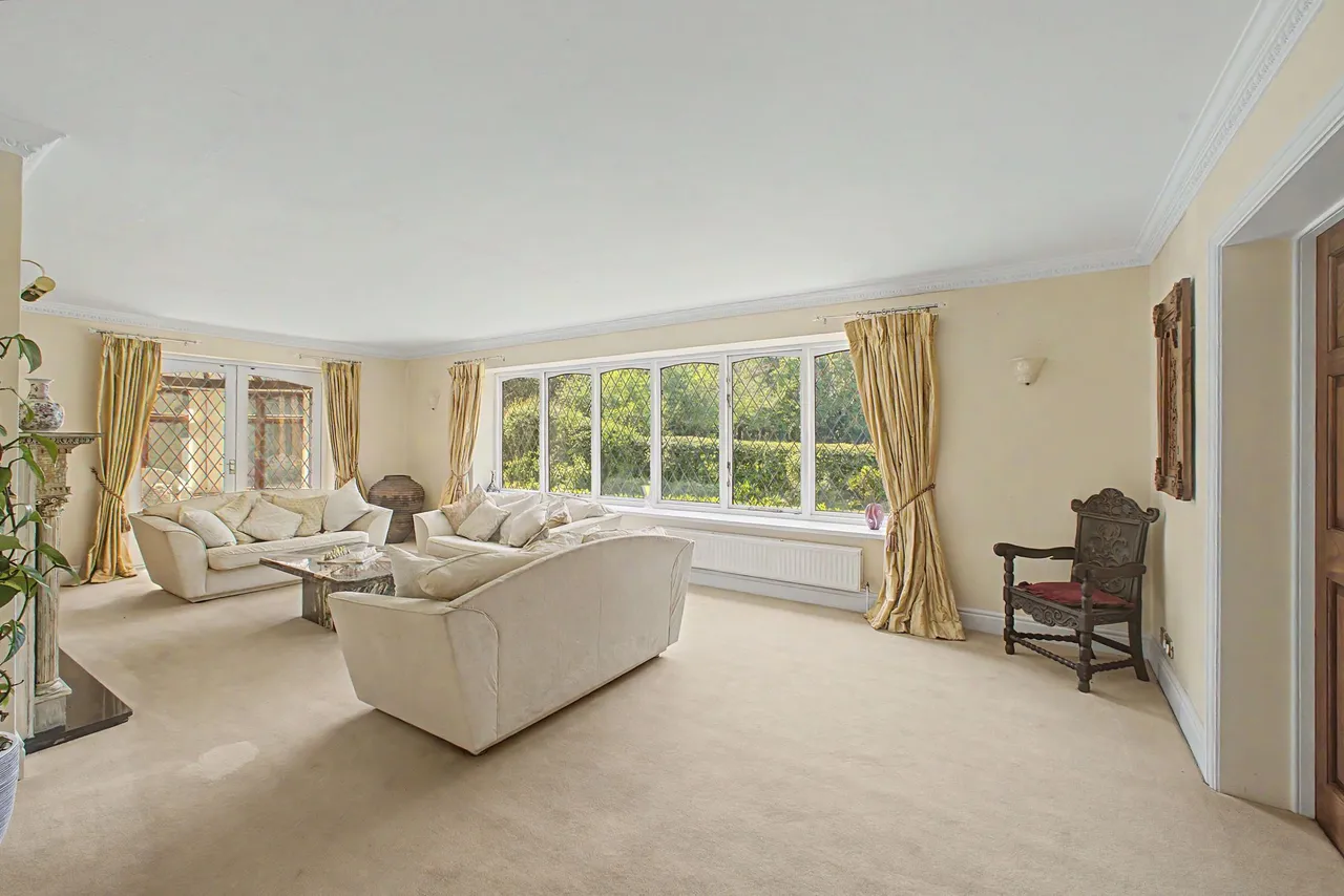 Brooks Drive, Altrincham, photo 4