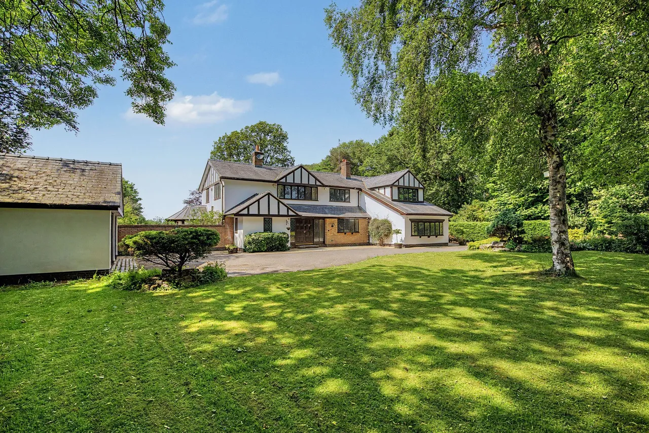 Brooks Drive, Altrincham, photo 11