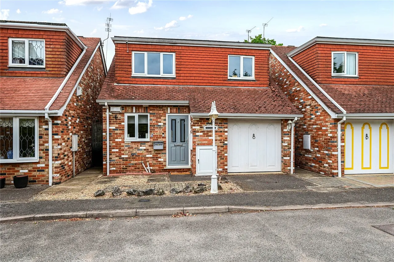 3 bed house for sale, Worcester Drive, Ashford, TW15