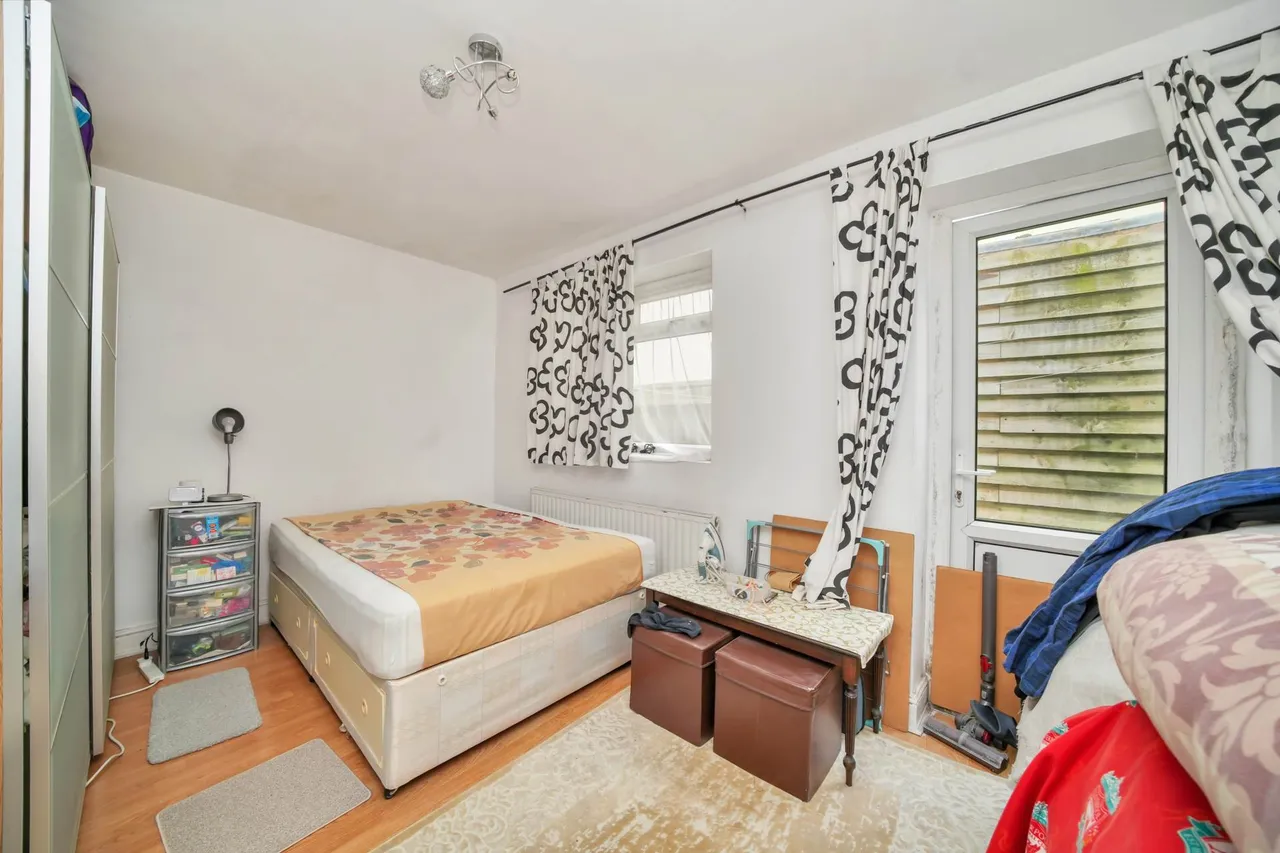 Capworth Street, Leyton, E10, photo 8