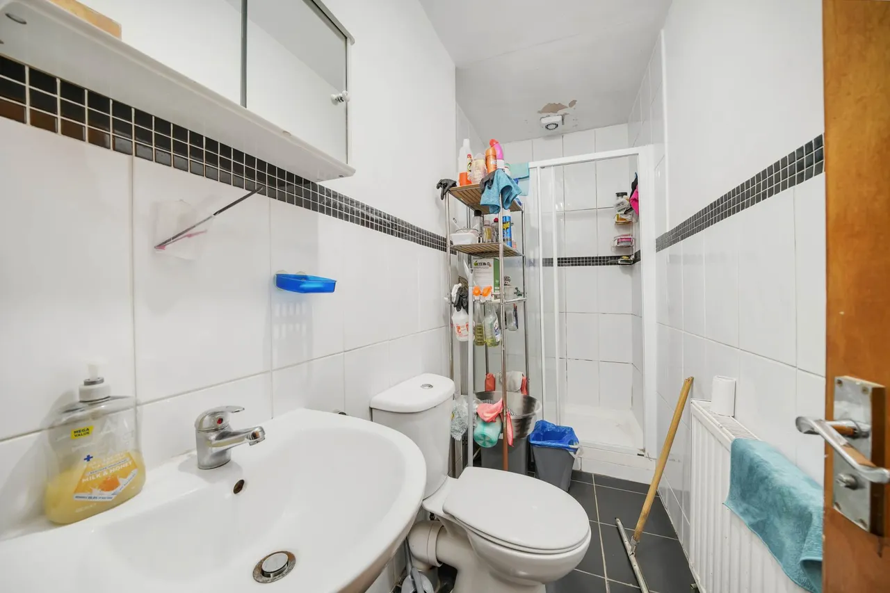 Capworth Street, Leyton, E10, photo 7