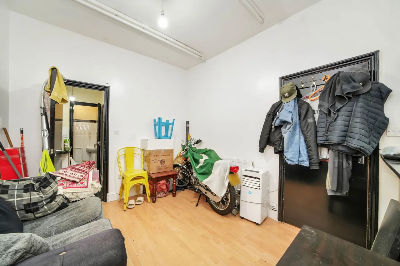 Capworth Street, Leyton, E10, photo 11