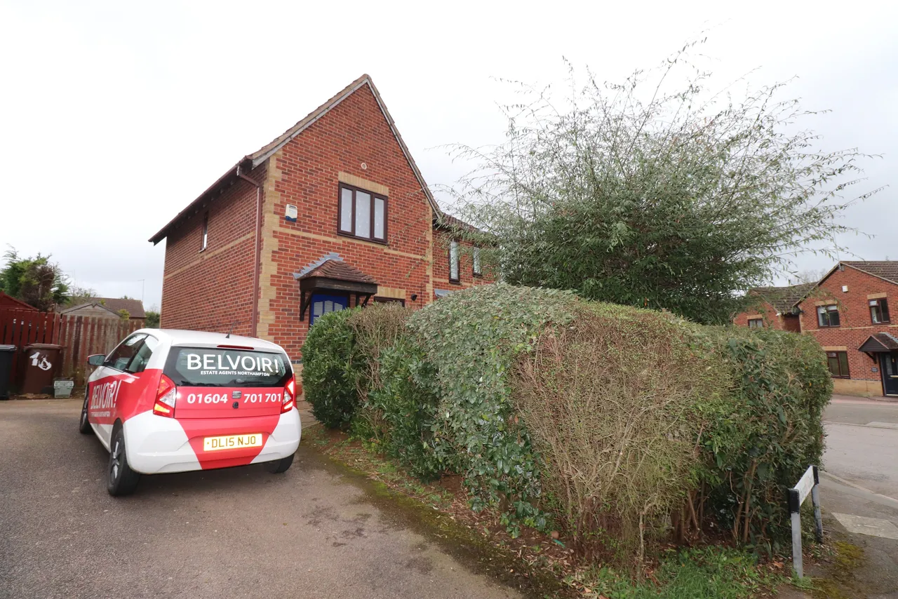 2 bed house to rent — Oxburgh Court, East Hunsbury, Northampton, NN4