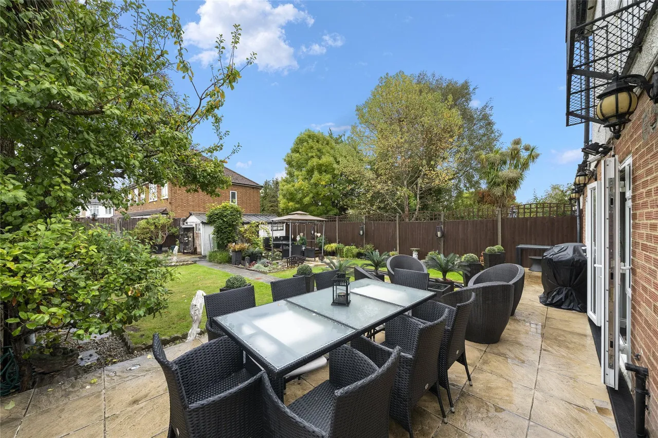 Cottimore Avenue, Walton on Thames, KT12, photo 8