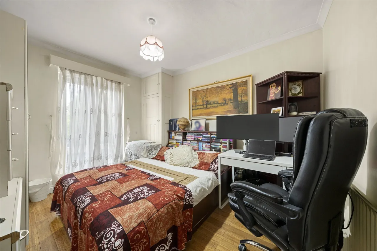 Cottimore Avenue, Walton on Thames, KT12, photo 10