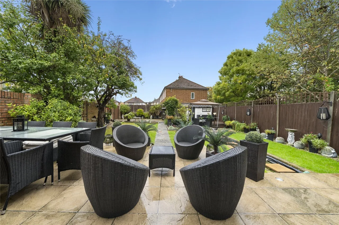 Cottimore Avenue, Walton on Thames, KT12, photo 2