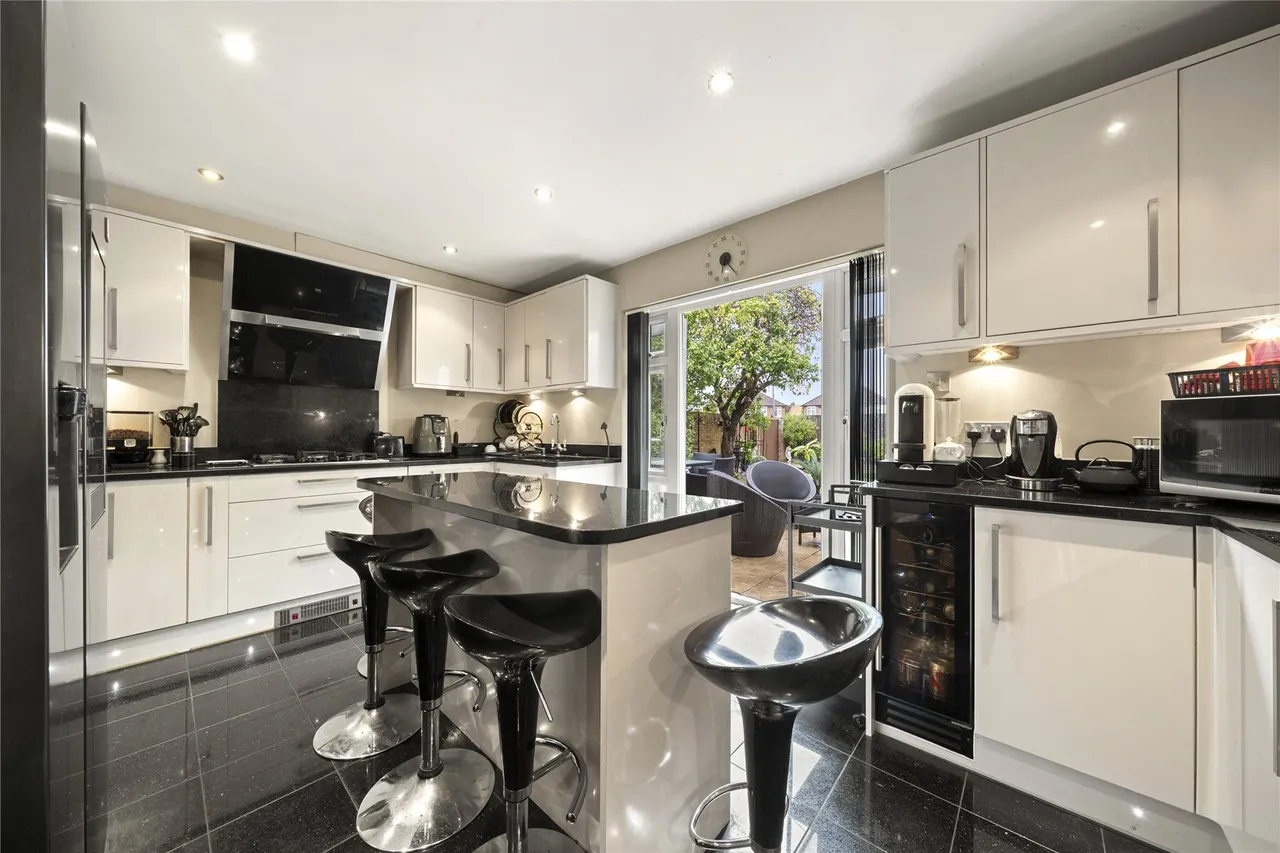 Cottimore Avenue, Walton on Thames, KT12, photo 3