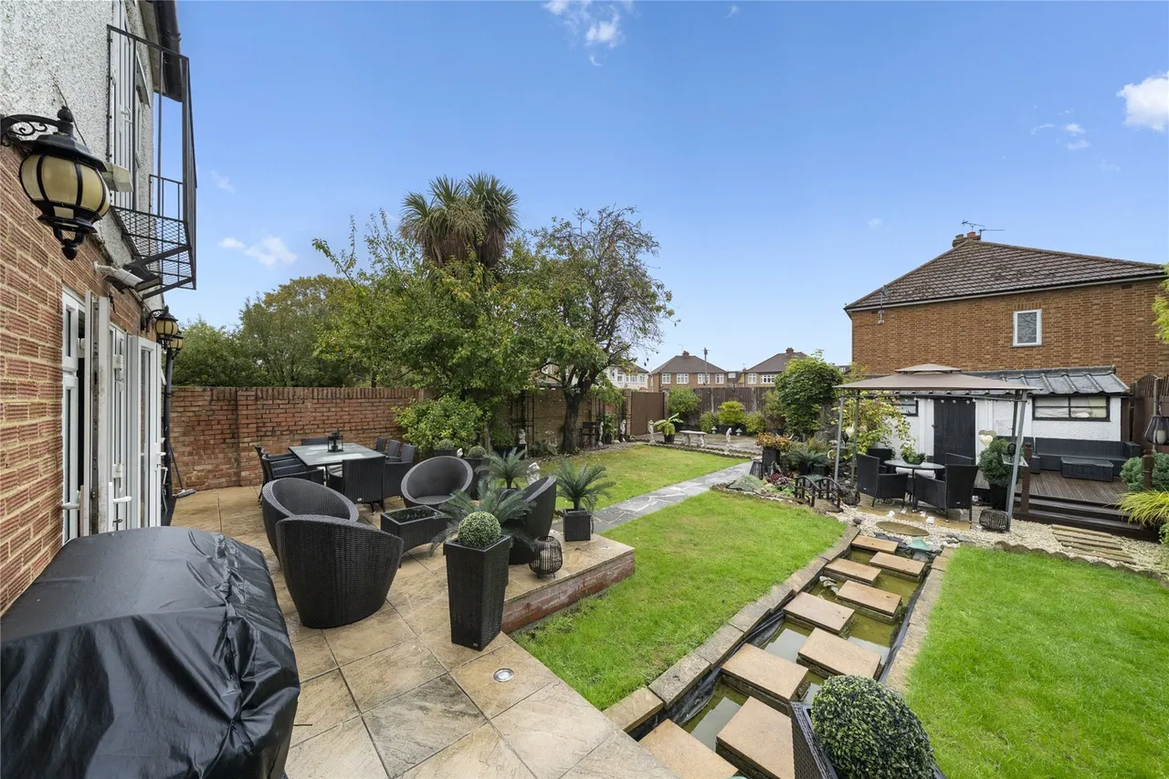 Cottimore Avenue, Walton on Thames, KT12, photo 9