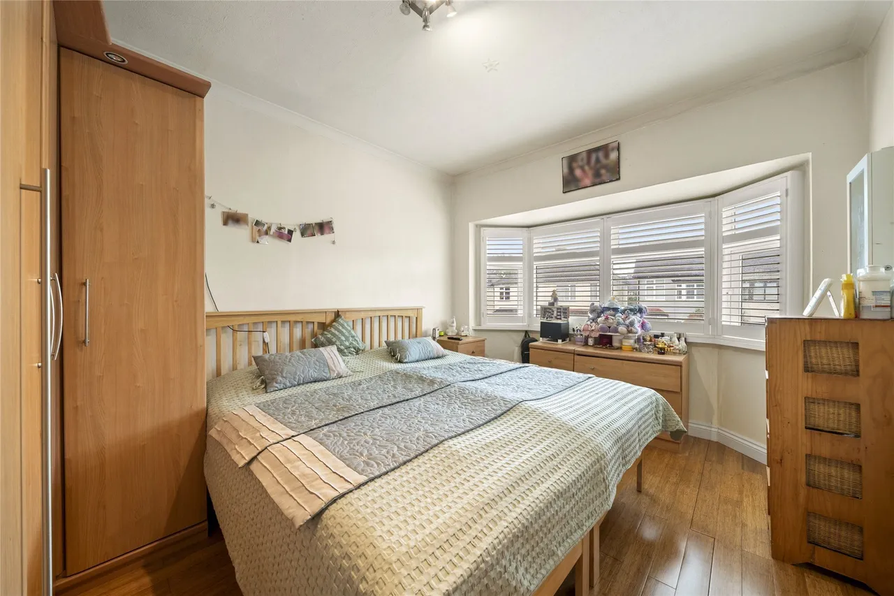 Cottimore Avenue, Walton on Thames, KT12, photo 16