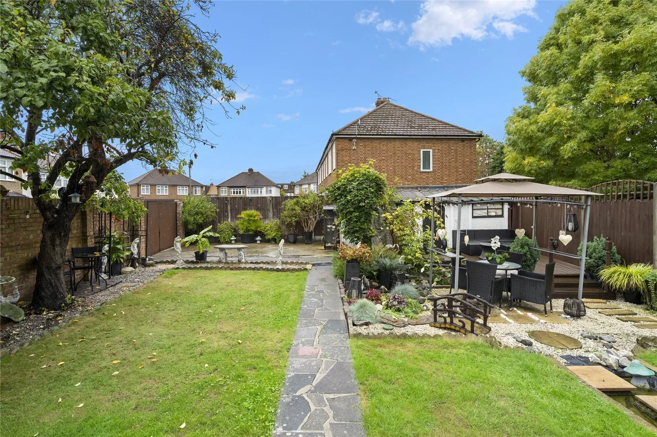 Cottimore Avenue, Walton on Thames, KT12, photo 7