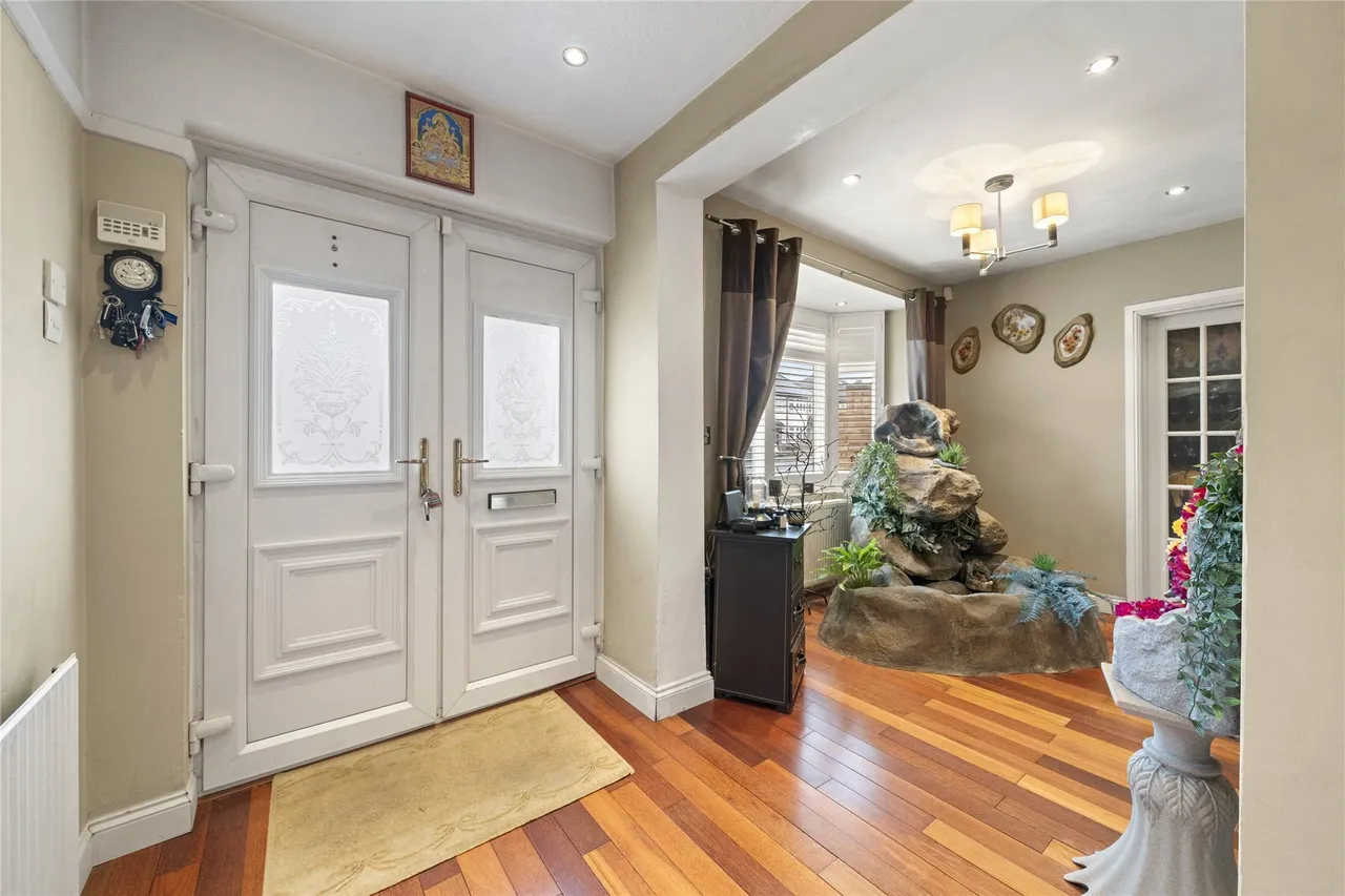 Cottimore Avenue, Walton on Thames, KT12, photo 17