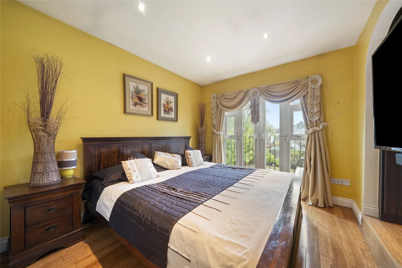 Cottimore Avenue, Walton on Thames, KT12, photo 13