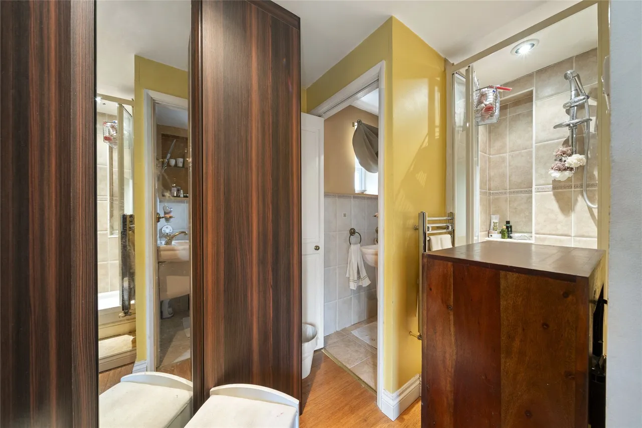 Cottimore Avenue, Walton on Thames, KT12, photo 12