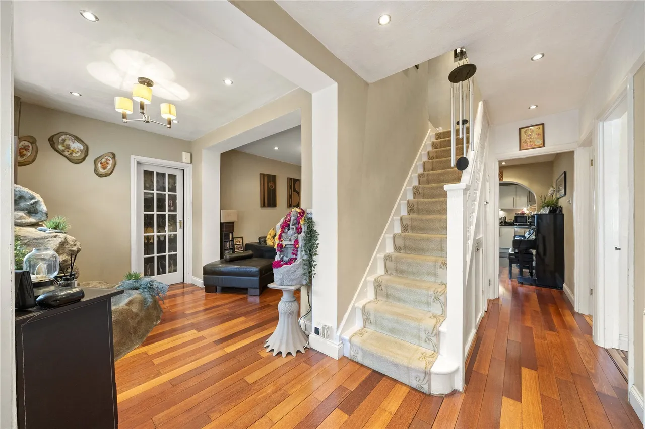 Cottimore Avenue, Walton on Thames, KT12, photo 4