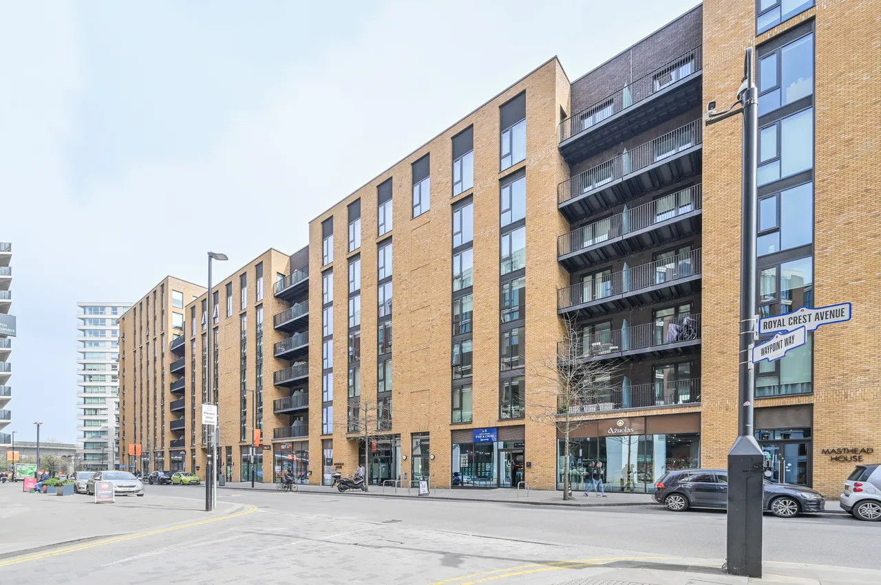 2 bed flat for sale, London, E16