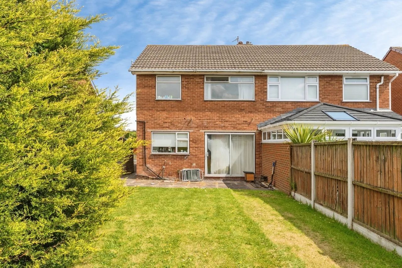 Knottingley Drive, Great Sutton, CH66, photo 10