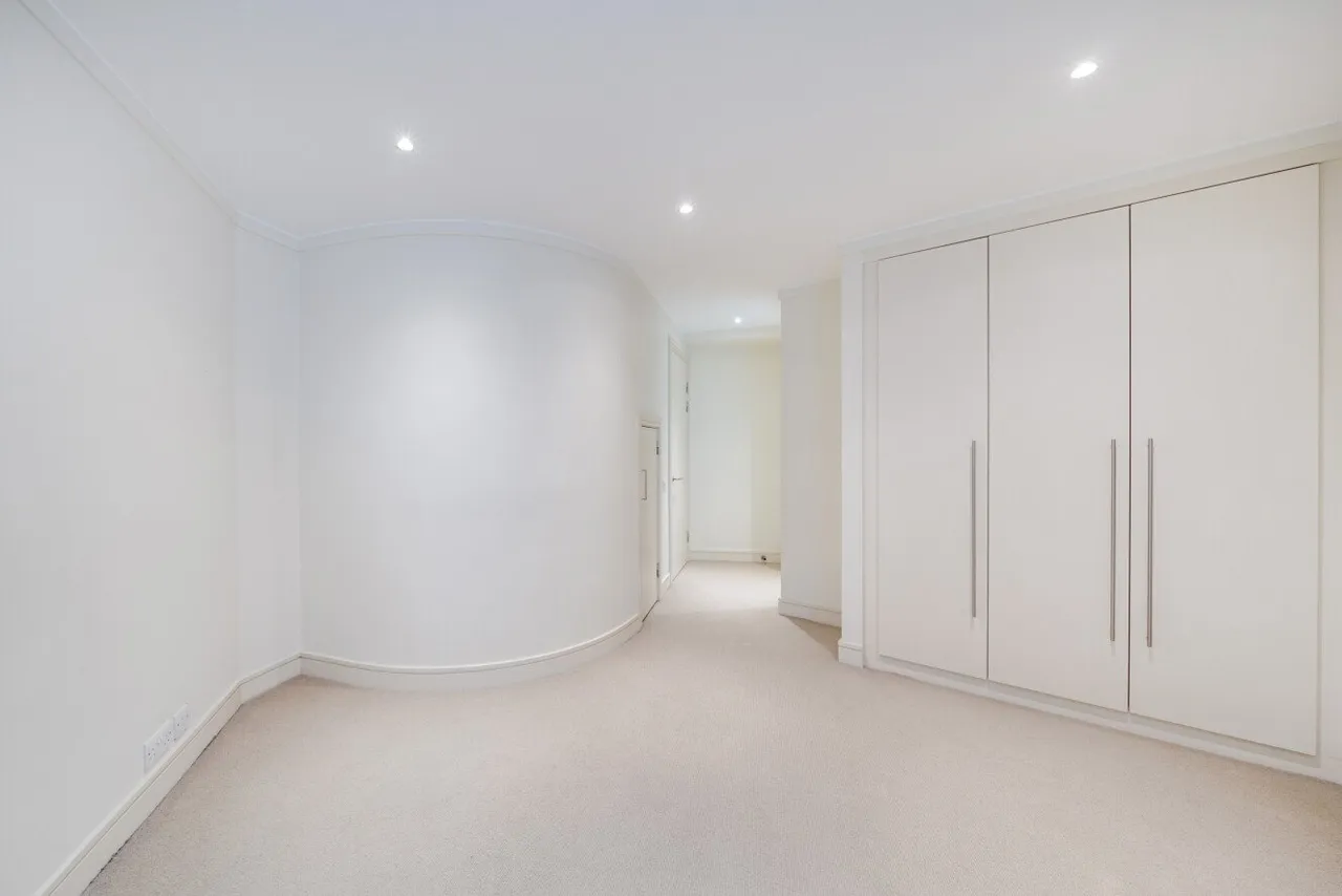 Upper Richmond Road, Putney, London, SW15, photo 5