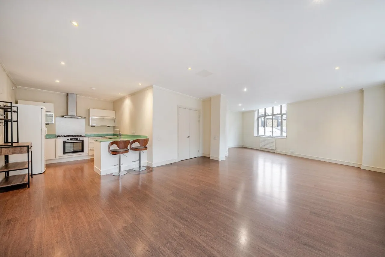 3 bed flat for sale — Upper Richmond Road, Putney, London, SW15